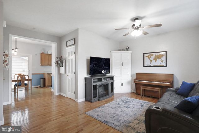 1976 ASHLEY DRIVE, Chambersburg, PA 17201