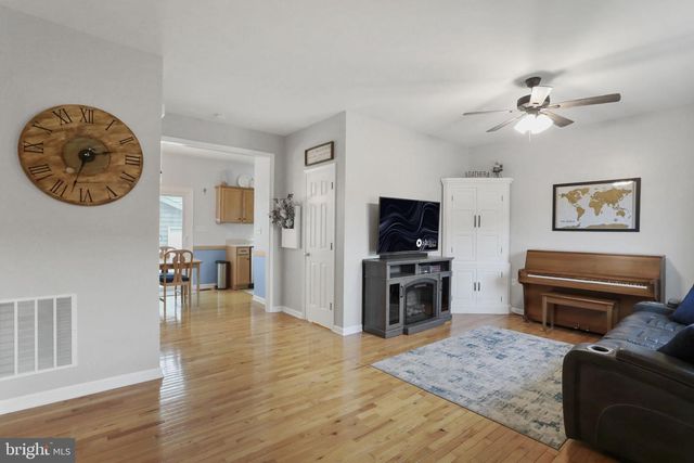 1976 ASHLEY DRIVE, Chambersburg, PA 17201