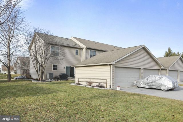 1976 ASHLEY DRIVE, Chambersburg, PA 17201