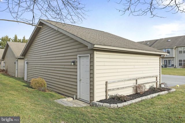 1976 ASHLEY DRIVE, Chambersburg, PA 17201