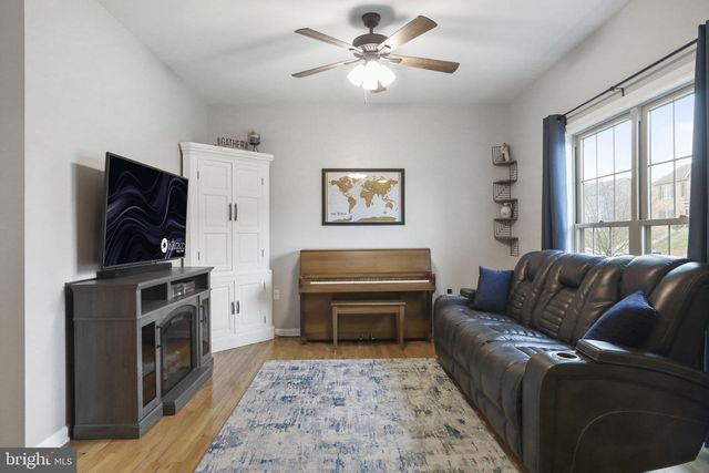 1976 ASHLEY DRIVE, Chambersburg, PA 17201