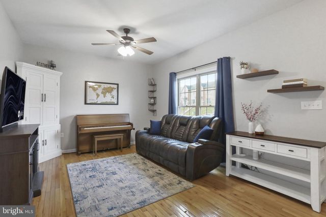 1976 ASHLEY DRIVE, Chambersburg, PA 17201