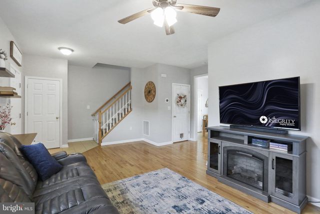 1976 ASHLEY DRIVE, Chambersburg, PA 17201