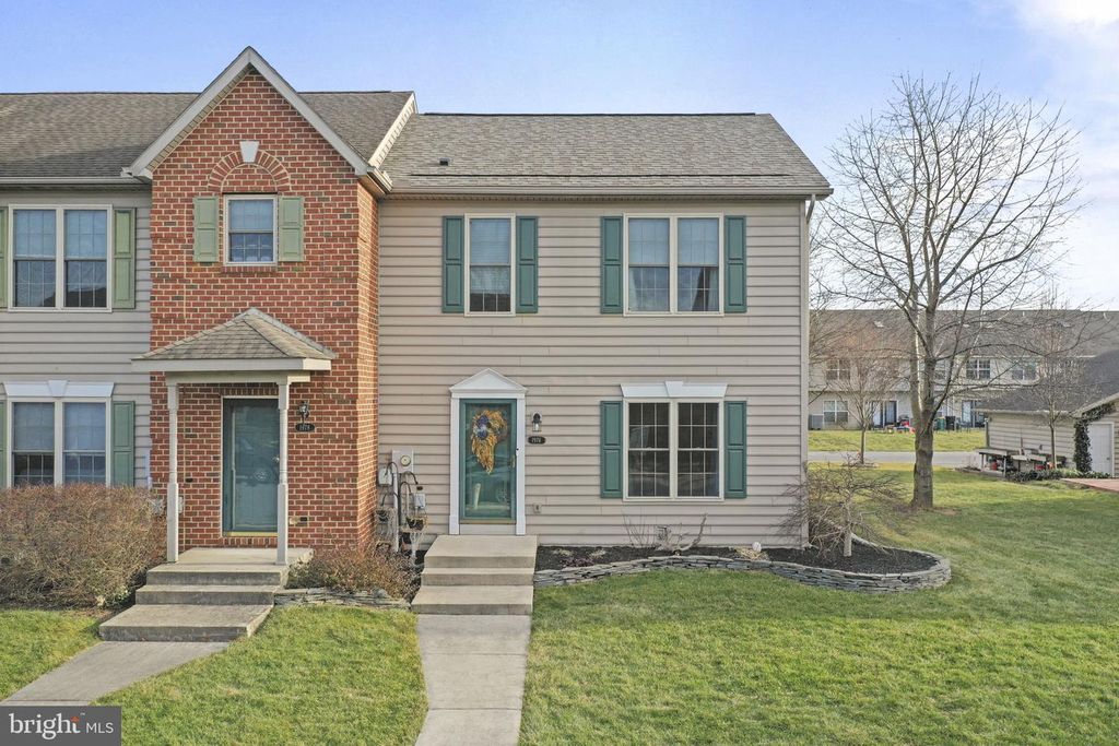 1976 ASHLEY DRIVE, Chambersburg, PA 17201