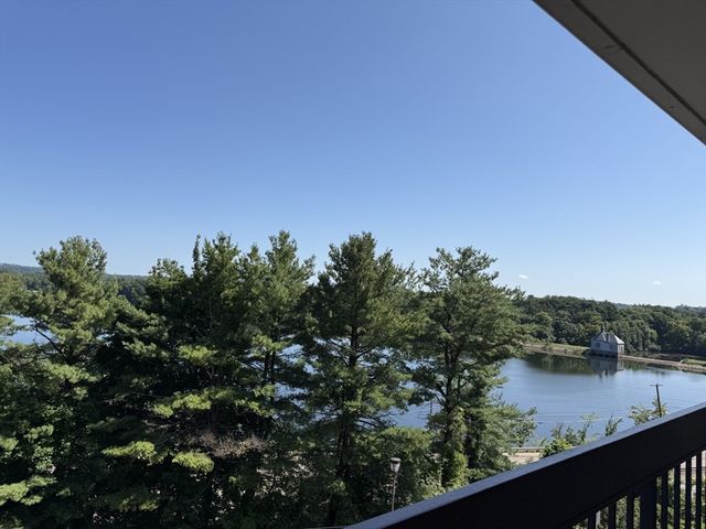 1550 Worcester Rd 304, Framingham, MA 01702
