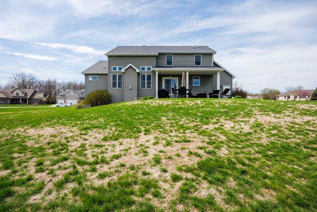 114 Mallard Way, Hudson, IL 61748