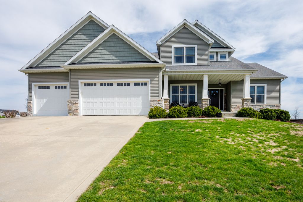 114 Mallard Way, Hudson, IL 61748