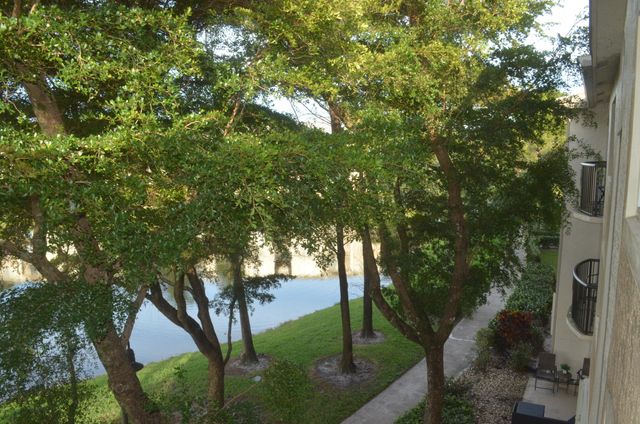 900 S Crestwood Ct Court S 908, Royal Palm Beach, FL 33411