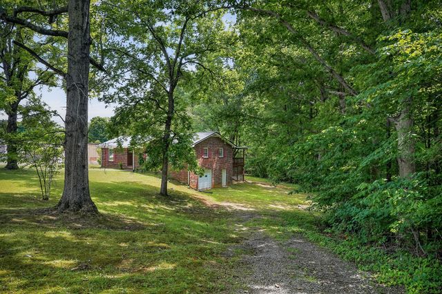 5245 Jefferson Rd, Smithville, TN 37166