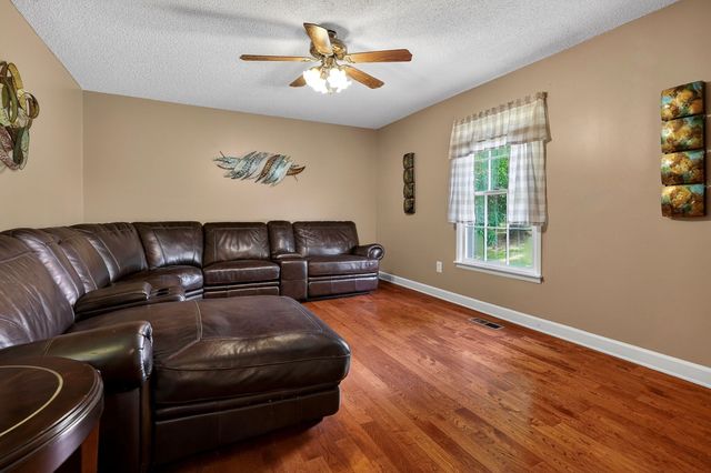 5245 Jefferson Rd, Smithville, TN 37166