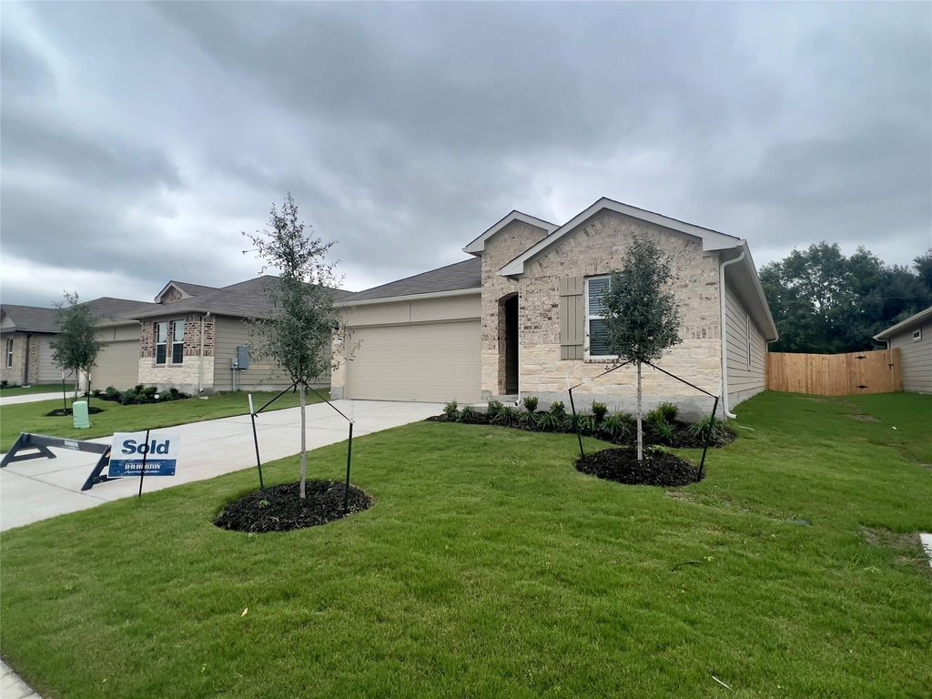 332 St Thomas ST, Lockhart, TX 78644