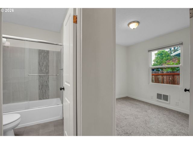 2012 E 33RD St, Vancouver, WA 98663
