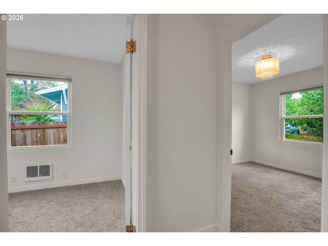 2012 E 33RD St, Vancouver, WA 98663