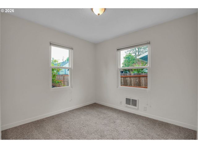 2012 E 33RD St, Vancouver, WA 98663