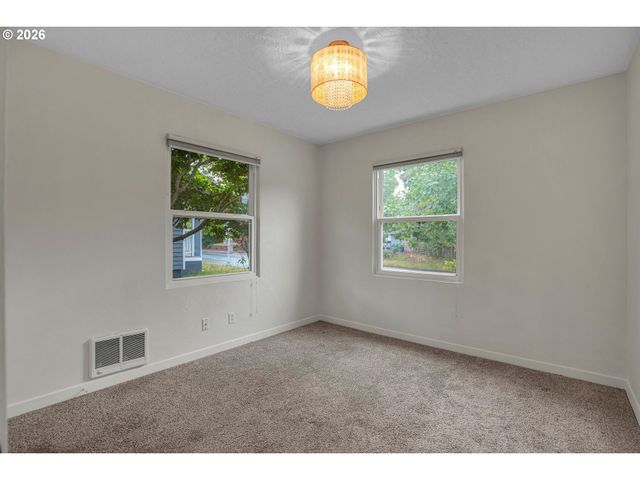 2012 E 33RD St, Vancouver, WA 98663