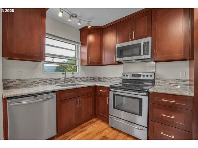 2012 E 33RD St, Vancouver, WA 98663