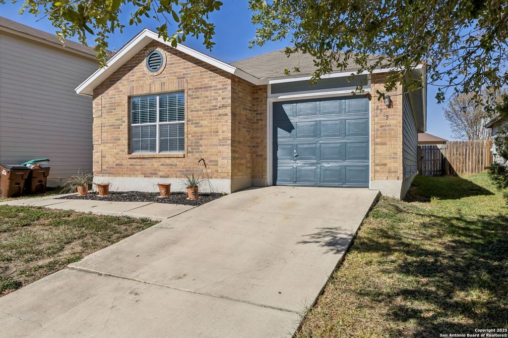 8919 Kestrel Oak, Converse, TX 78109