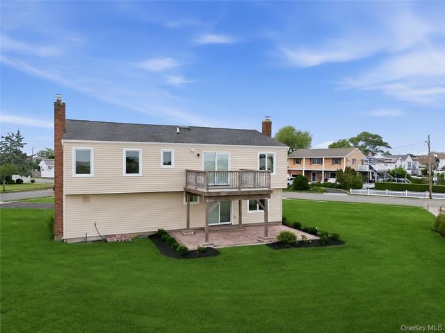 89 Ocean Avenue A, Massapequa, NY 11758