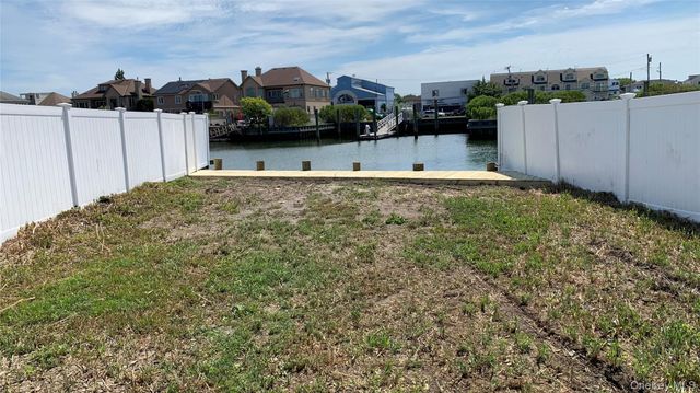 89 Ocean Avenue A, Massapequa, NY 11758