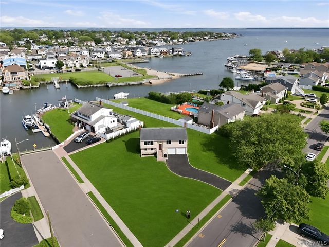 89 Ocean Avenue A, Massapequa, NY 11758