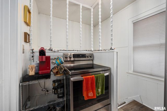 2617 W KENWOOD Avenue, West Peoria, IL 61604