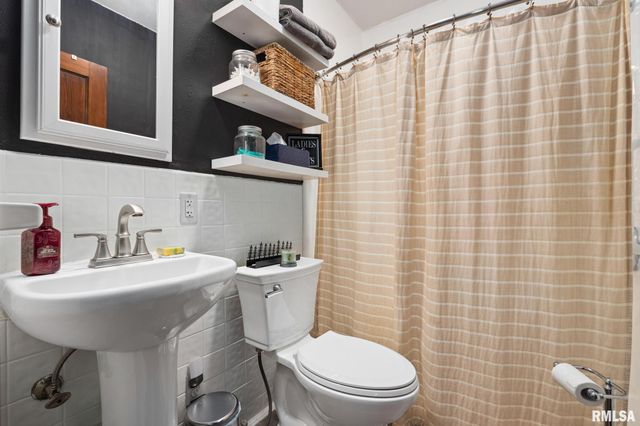 2617 W KENWOOD Avenue, West Peoria, IL 61604