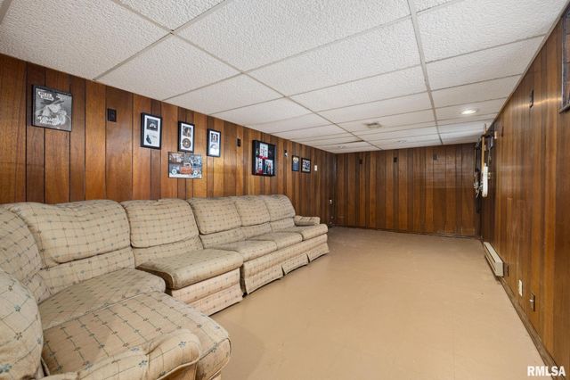 2617 W KENWOOD Avenue, West Peoria, IL 61604