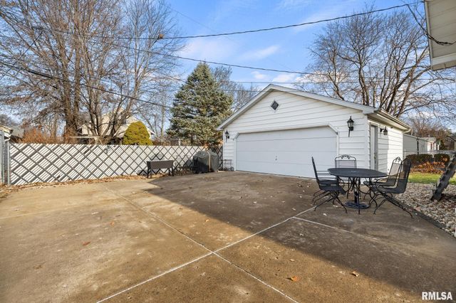 2617 W KENWOOD Avenue, West Peoria, IL 61604