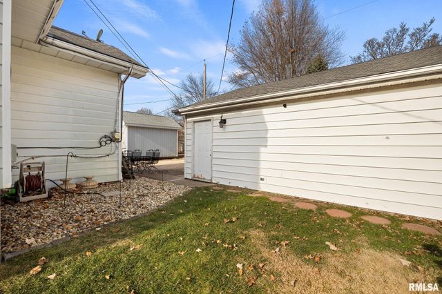 2617 W KENWOOD Avenue, West Peoria, IL 61604