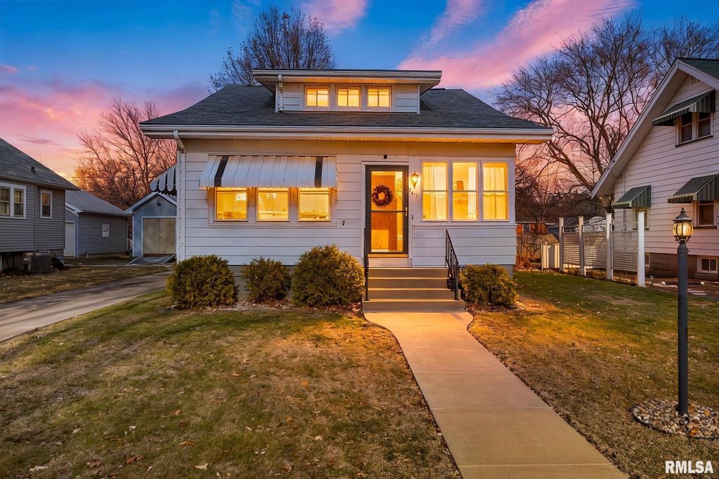 2617 W KENWOOD Avenue, West Peoria, IL 61604