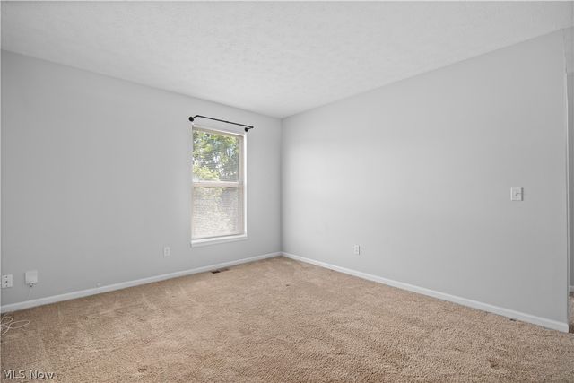 29026 Pembrooke Boulevard, Olmsted Falls, OH 44138