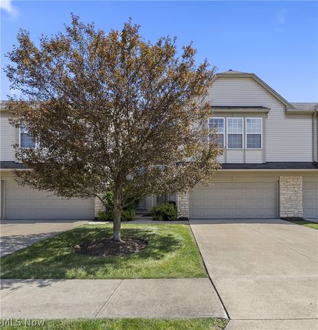 29026 Pembrooke Boulevard, Olmsted Falls, OH 44138