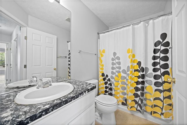 29026 Pembrooke Boulevard, Olmsted Falls, OH 44138