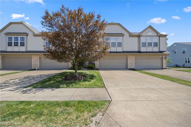 29026 Pembrooke Boulevard, Olmsted Falls, OH 44138
