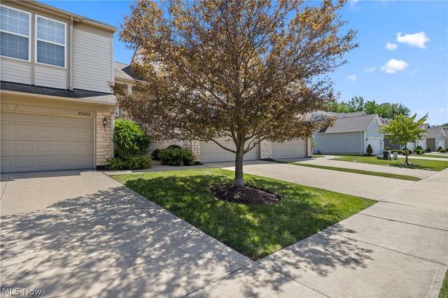 29026 Pembrooke Boulevard, Olmsted Falls, OH 44138