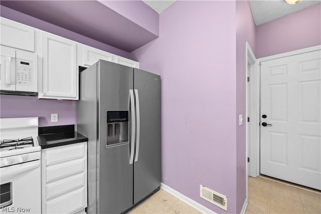 29026 Pembrooke Boulevard, Olmsted Falls, OH 44138