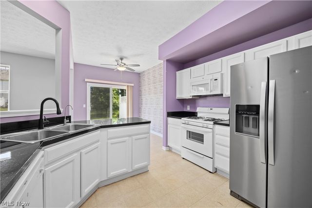 29026 Pembrooke Boulevard, Olmsted Falls, OH 44138