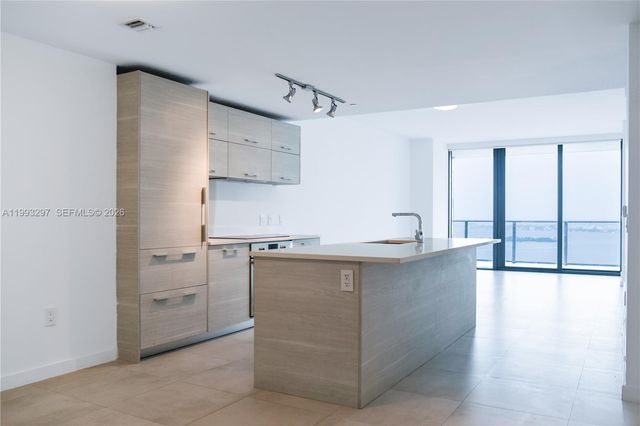 650 NE 32nd St 2104, Miami, FL 33137