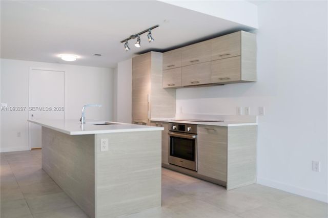 650 NE 32nd St 2104, Miami, FL 33137