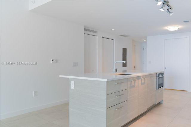 650 NE 32nd St 2104, Miami, FL 33137