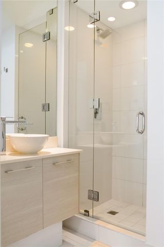 650 NE 32nd St 2104, Miami, FL 33137