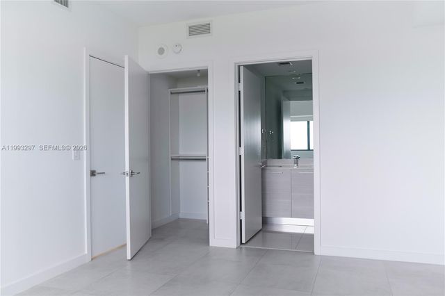 650 NE 32nd St 2104, Miami, FL 33137