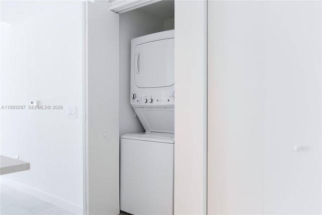 650 NE 32nd St 2104, Miami, FL 33137