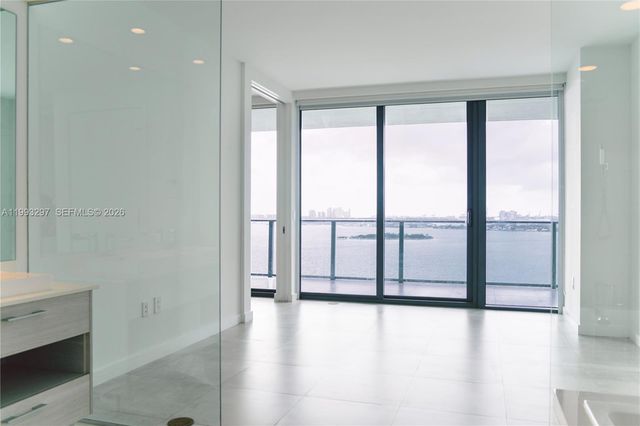 650 NE 32nd St 2104, Miami, FL 33137