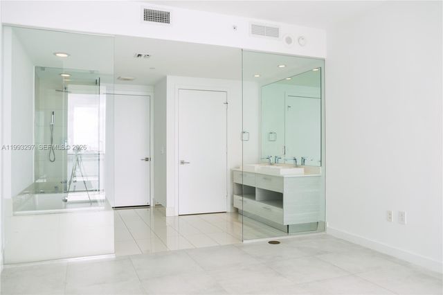 650 NE 32nd St 2104, Miami, FL 33137