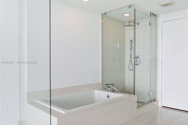 650 NE 32nd St 2104, Miami, FL 33137