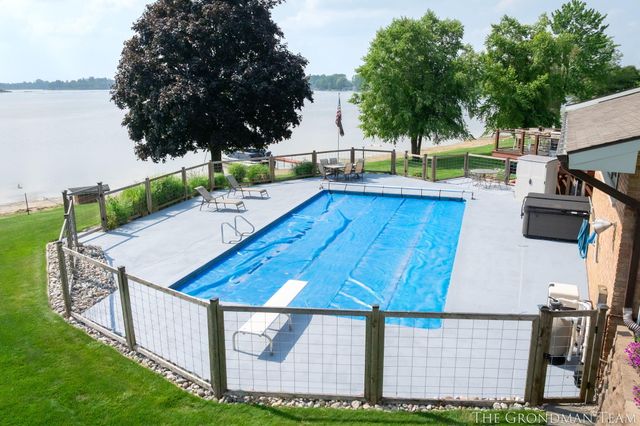 10303 Orchard Lane, Lakeview, MI 48850