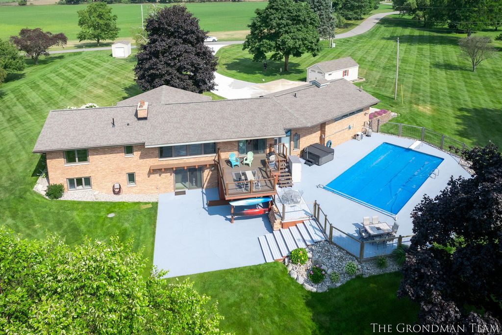 10303 Orchard Lane, Lakeview, MI 48850