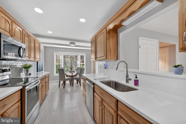 1846 GOLF VIEW CT, Reston, VA 20190