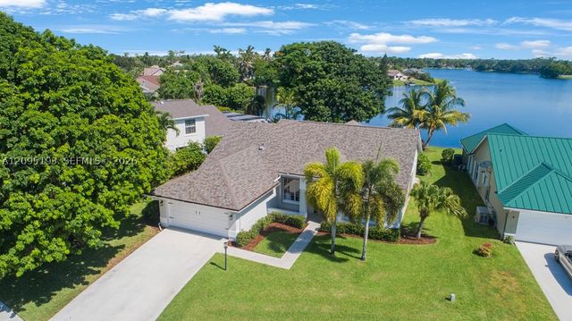 12911 Upper Cove Dr, Wellington, FL 33414